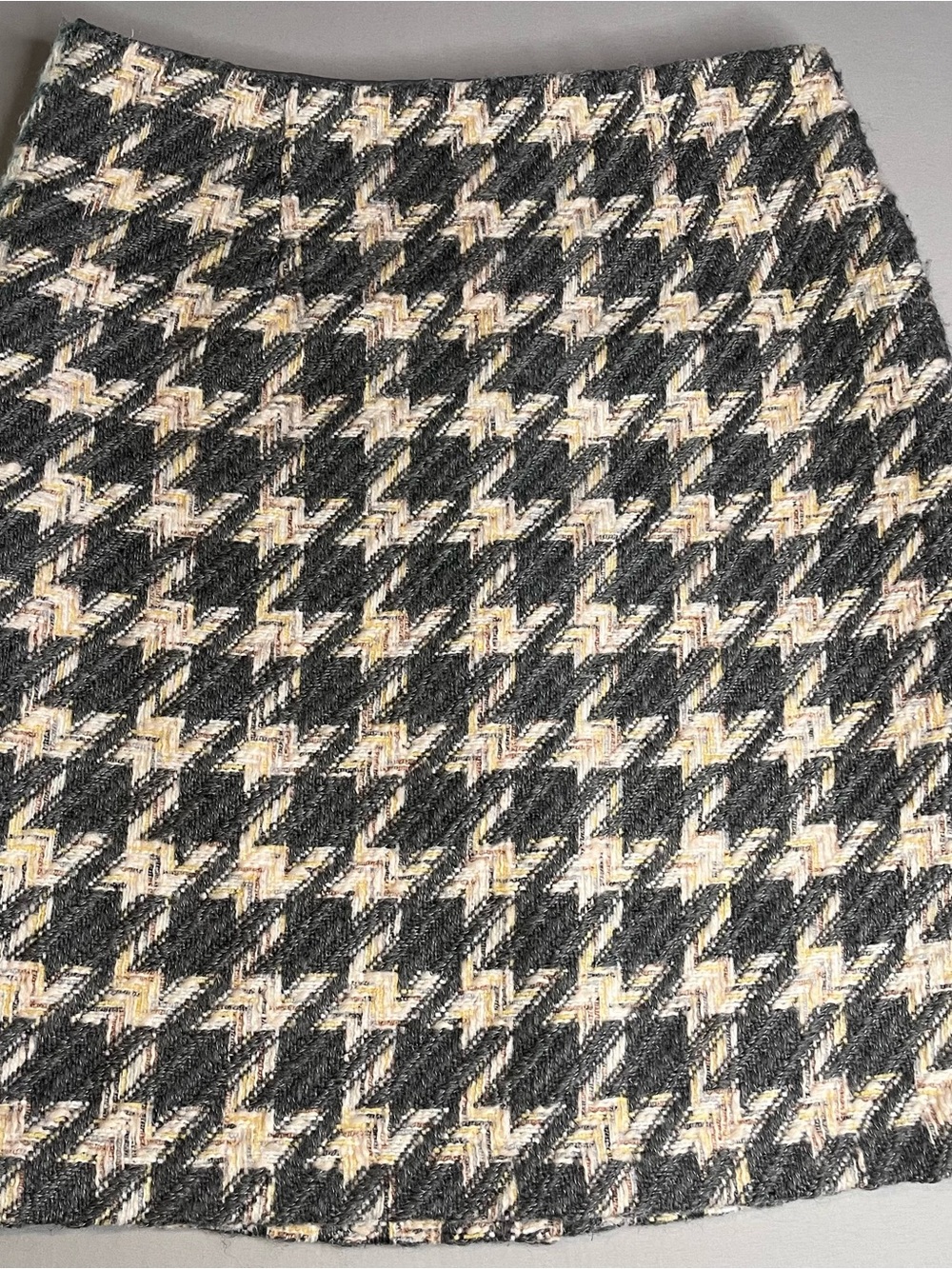 Jaclyn Smith Black and Cream Houndstooth Pencil Skirt